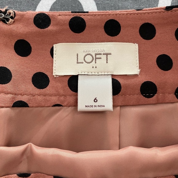 EUC Ann Taylor LOFT brownish with black polka dots pencil skirt, size 6 - Picture 3 of 3